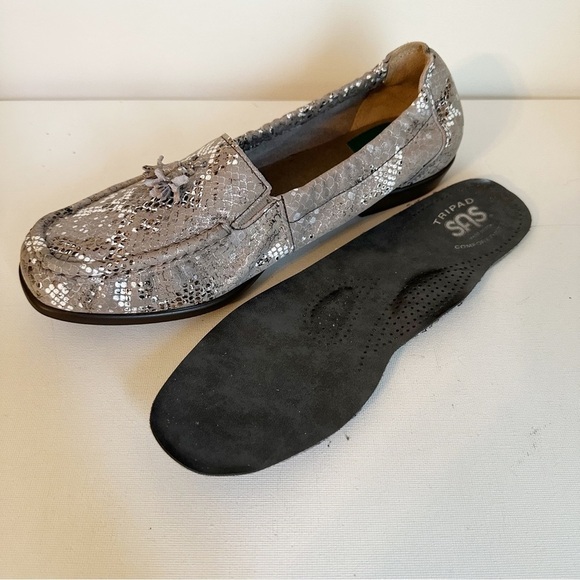 SAS Metallic Snakeskin Hope Loafers with Tassels - Size 7.5 - Picture 7 of 15